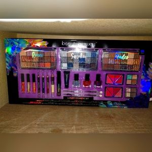 Large luxury cosmetics make-up kit